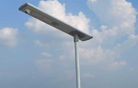 Comparison Between Solar Street Lamp and Traditional Street Lamp