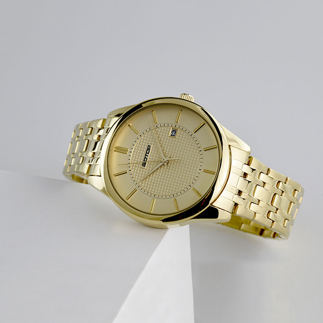 Gold Stainless-Steel Men's Watch With Metal Bracelet