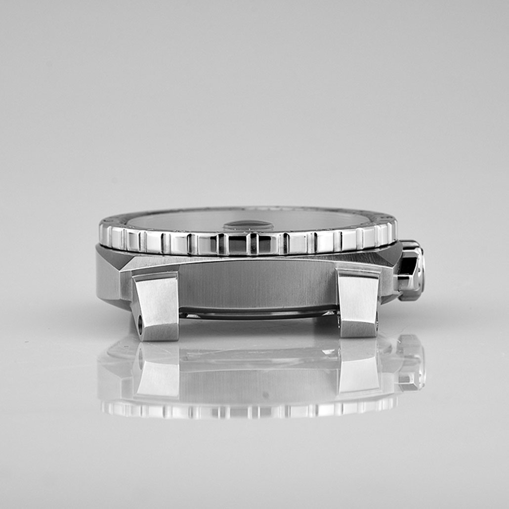 WC024 Polished Stainless-Steel watch Case with Knurled Details